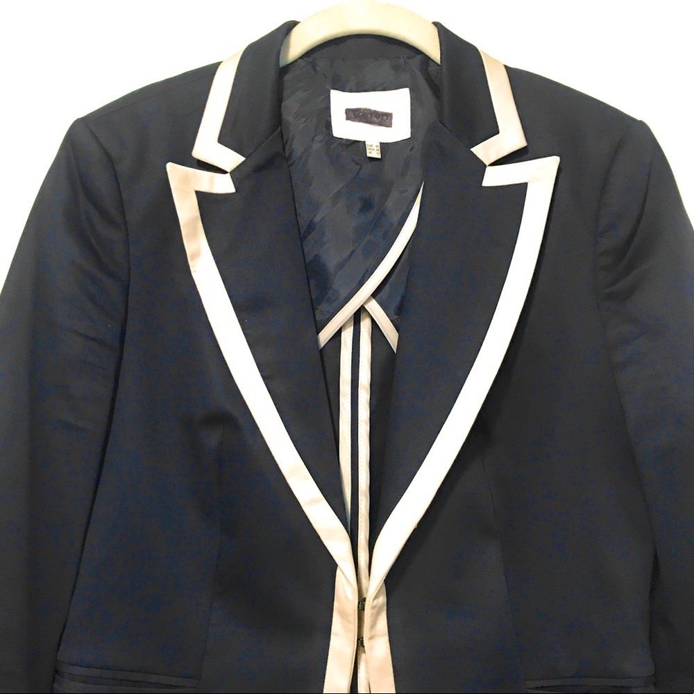 Navy Fitted Blazer Jacket with Cream Trimming Size: S - Picture 3 of 6
